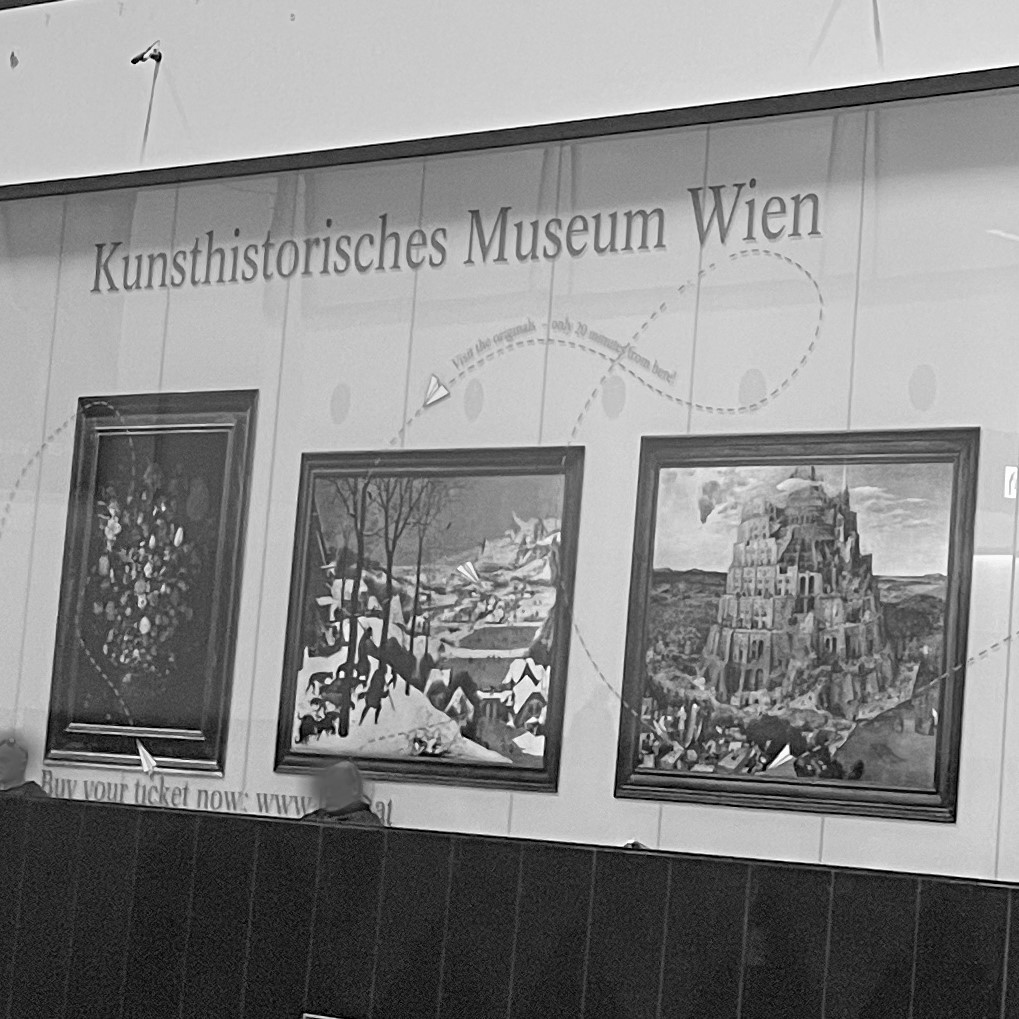 20221019 Wien Airport Wall - Museum